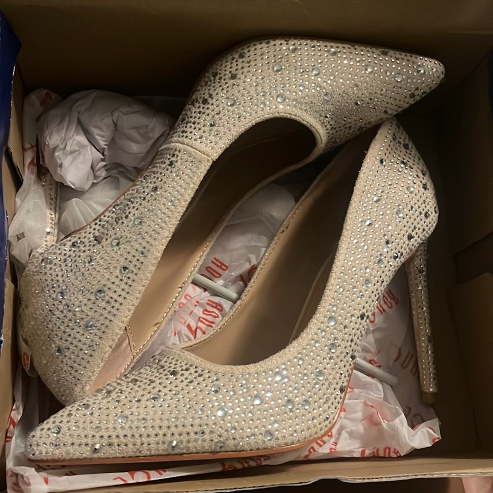 Woman 8.5 heels